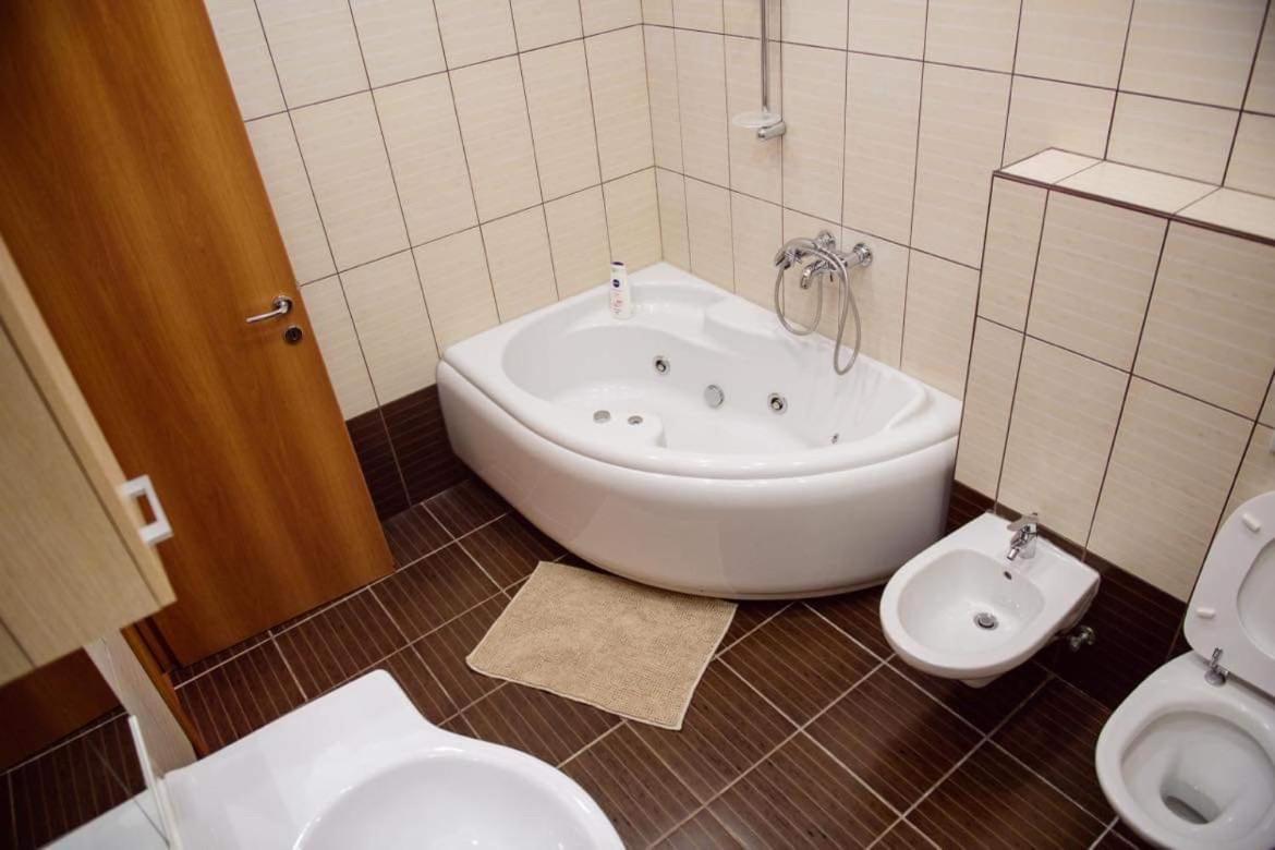 Sadara Sea Breeze Apartment Năvodari Екстериор снимка